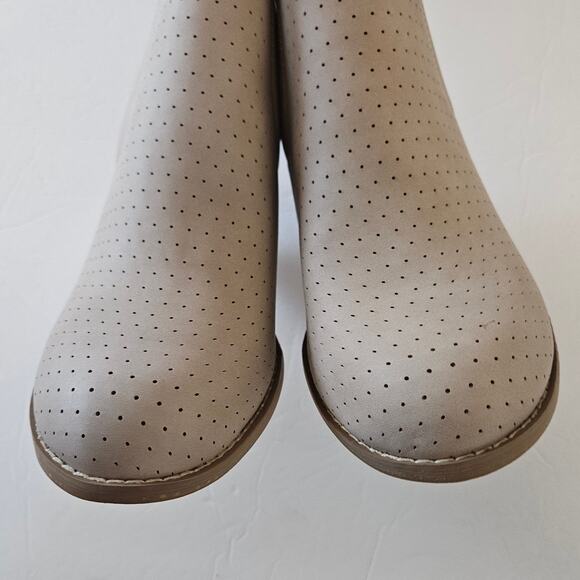 DV by Dolce Vita Gerdy Bootie Beige Ankle Wedge Heel Womens 6.5 Boho Chic Casual - Picture 3 of 9